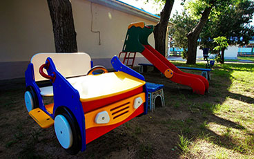 Детская площадкасовременные горки для отдыха с детьми